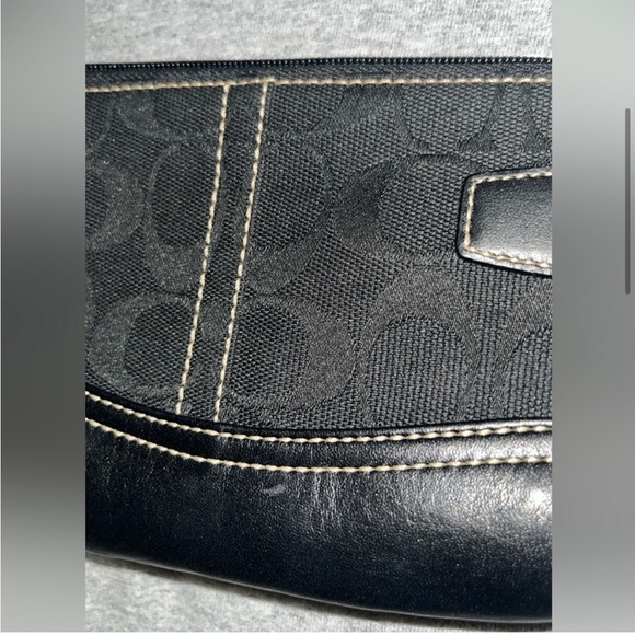 Coach Jacquard wristlet EUC - Picture 4 of 7